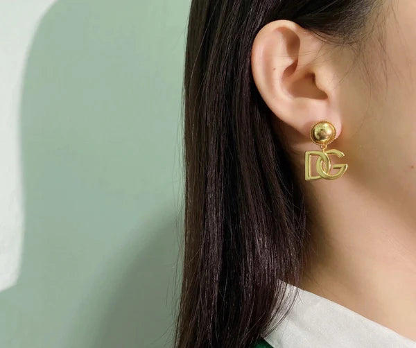 Brincos DG com 18 K de Ouro Amarelo - DG