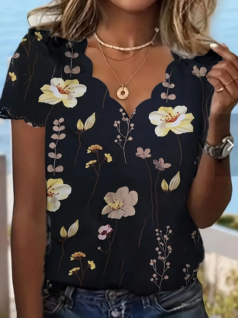 Blusa com acabamento em vieira com estampa floral, blusa casual de manga curta com decote em V