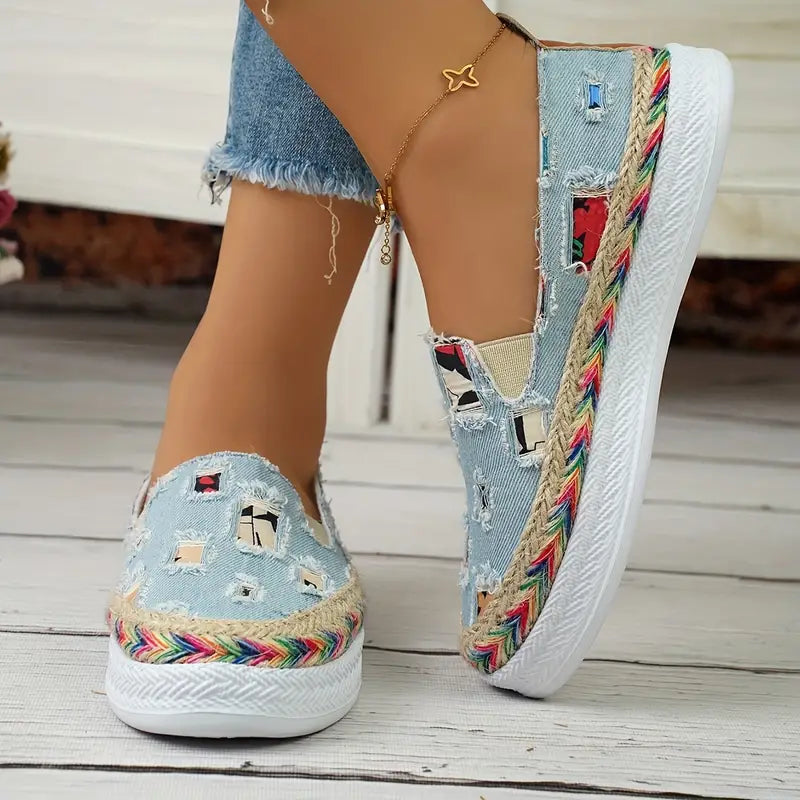 Sapatilhas de jeans com detalhes rasgados