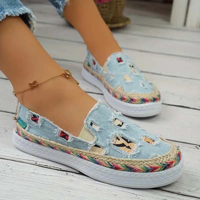 Sapatilhas de jeans com detalhes rasgados