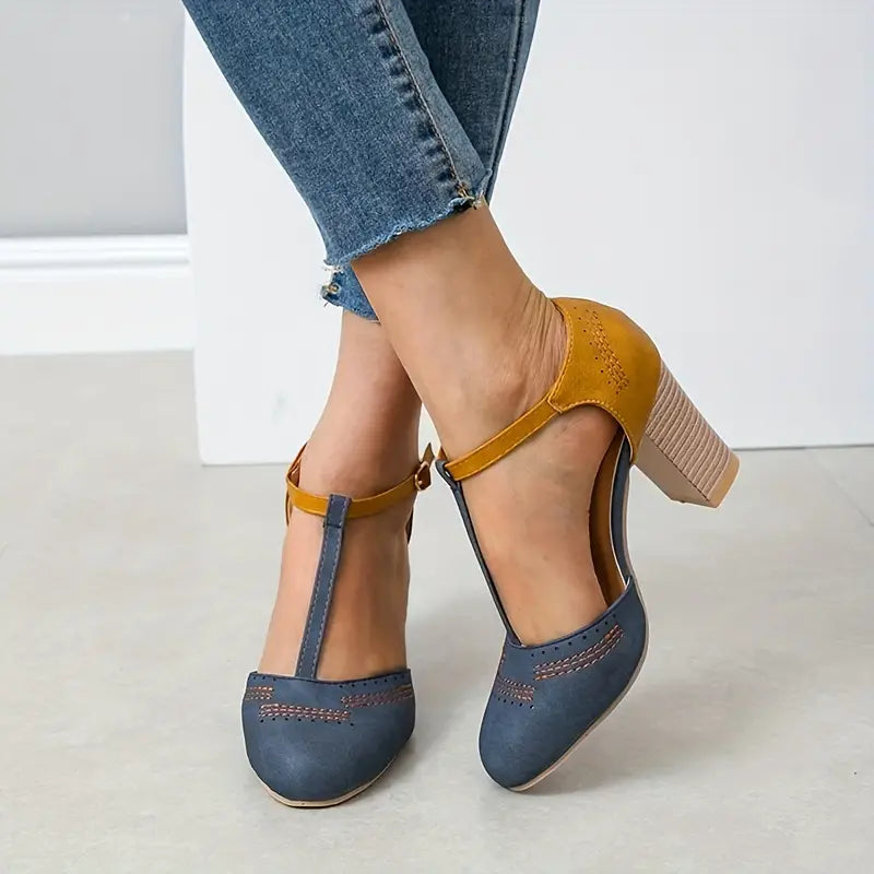 Sapatos de salto alto com blocos de cores vibrantes - tira em T ajustável