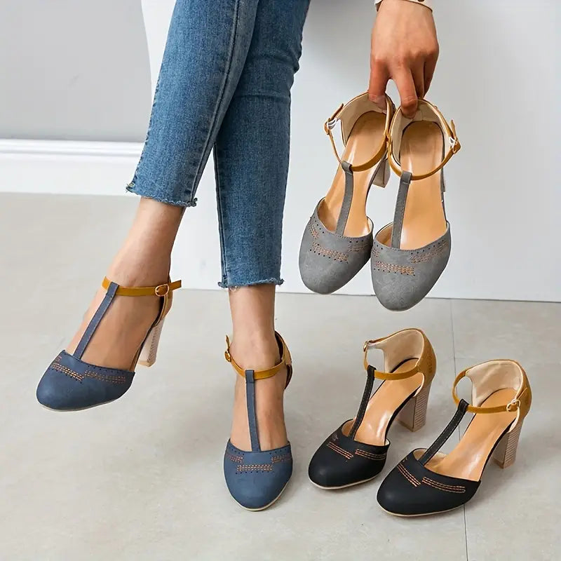 Sapatos de salto alto com blocos de cores vibrantes - tira em T ajustável