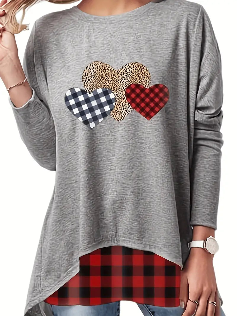 Blusa xadrez e com estampa de coração longa com bainha baixa