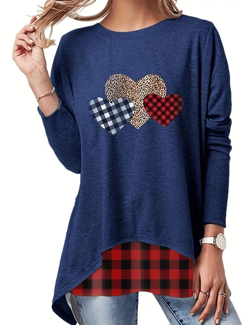 Blusa xadrez e com estampa de coração longa com bainha baixa