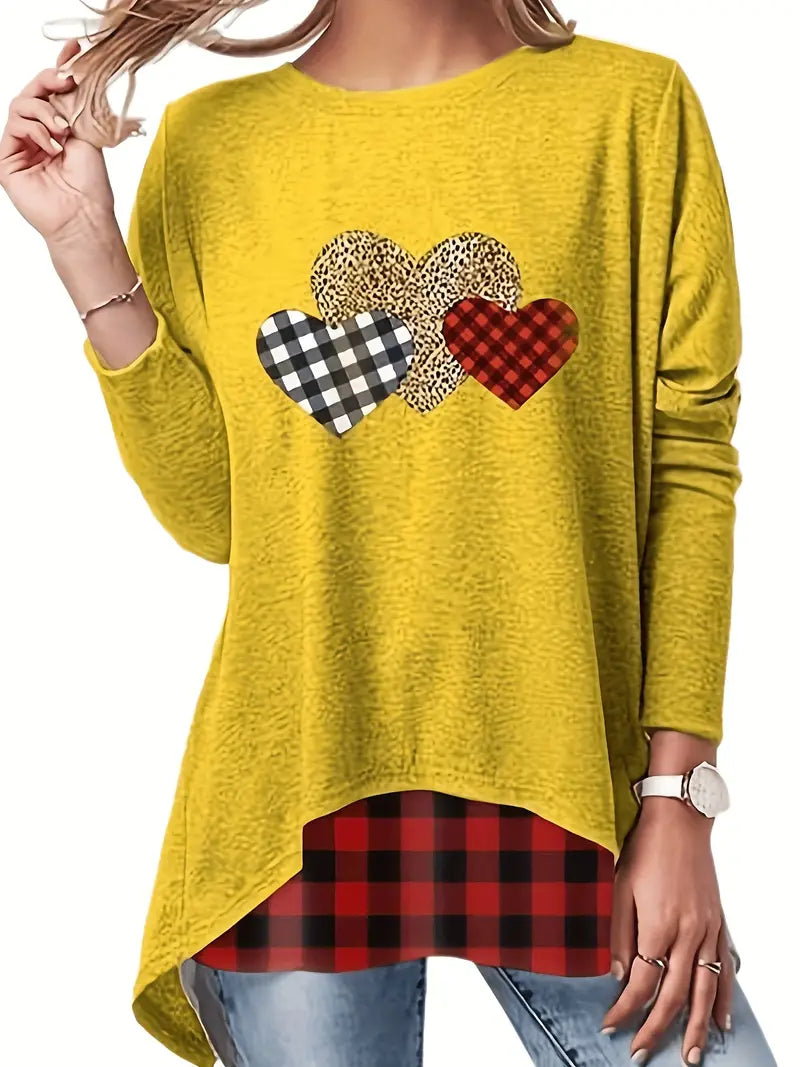 Blusa xadrez e com estampa de coração longa com bainha baixa