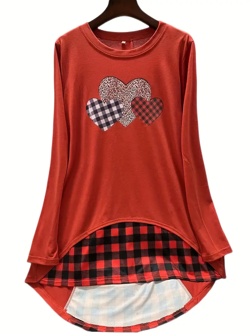 Blusa xadrez e com estampa de coração longa com bainha baixa