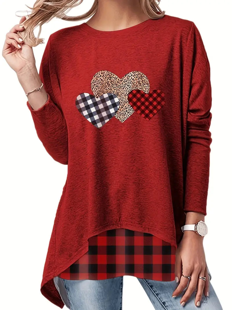 Blusa xadrez e com estampa de coração longa com bainha baixa