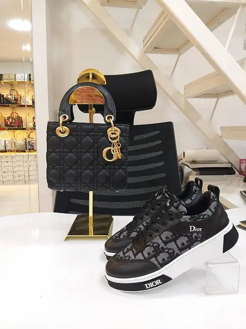 Sapatilhas e bolsa combinada DIOR