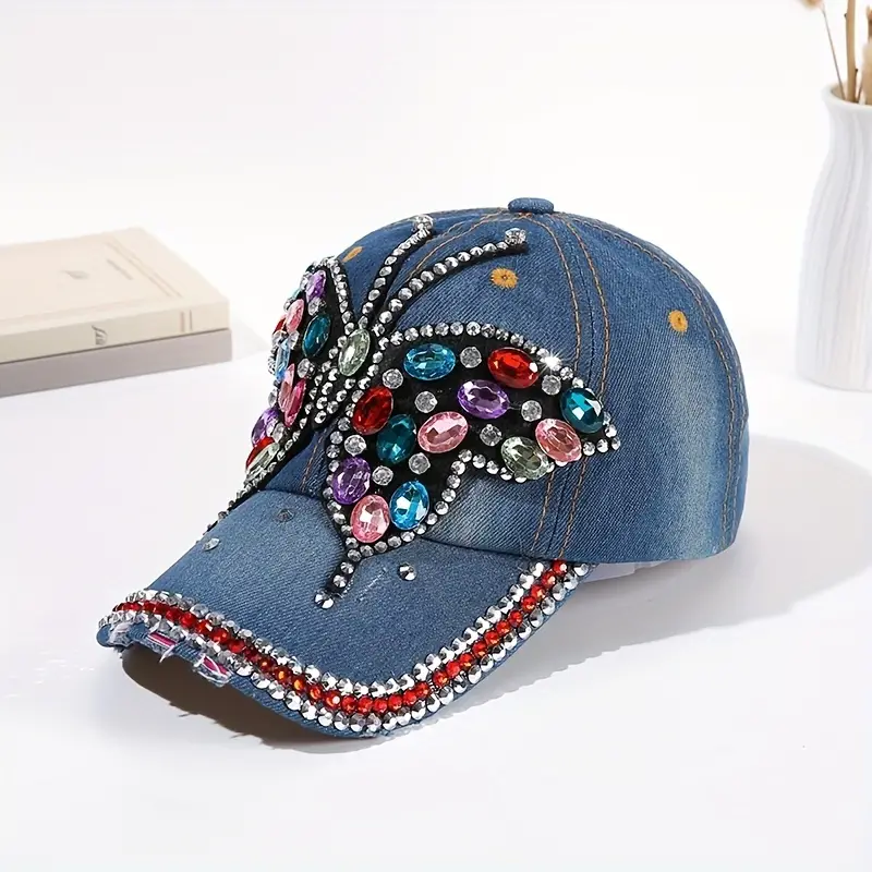 Chapeu elegante com decoração de strass com padrão de borboleta