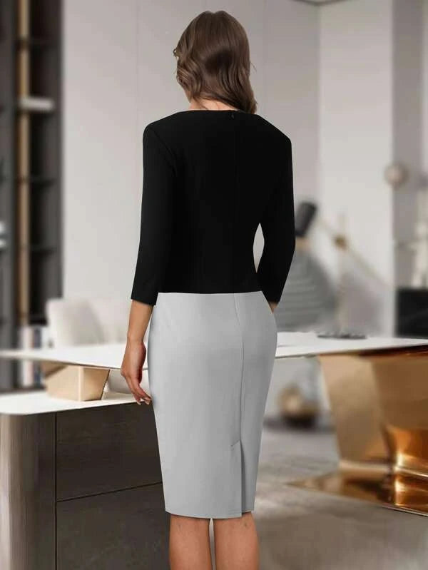 Vestido colante ao corpo com bainha dividida