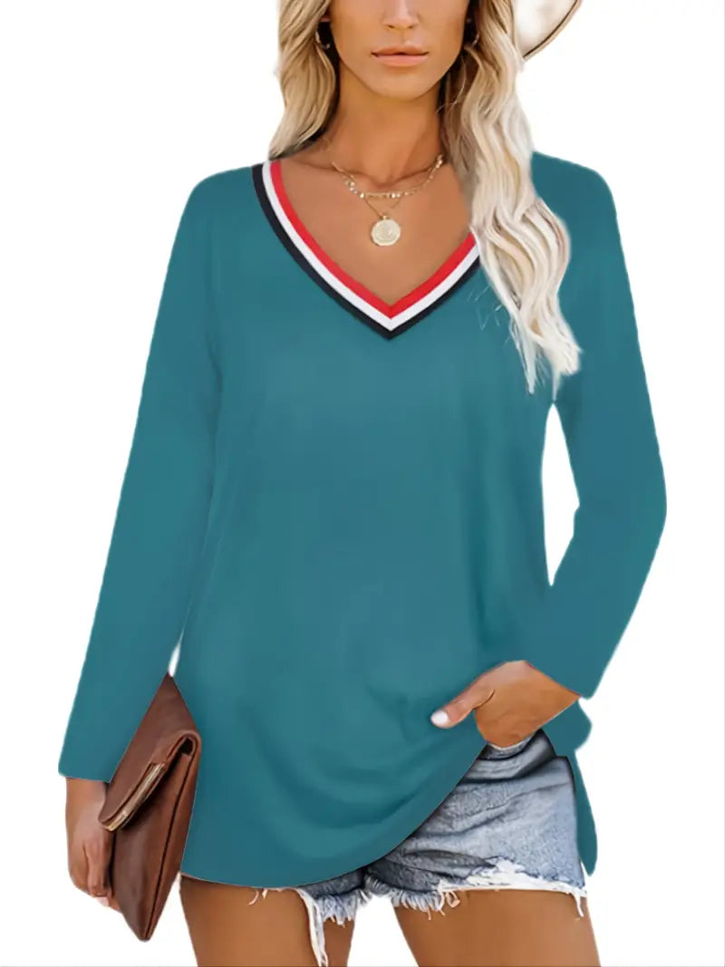 Camisetas colorida com decote em V e fenda