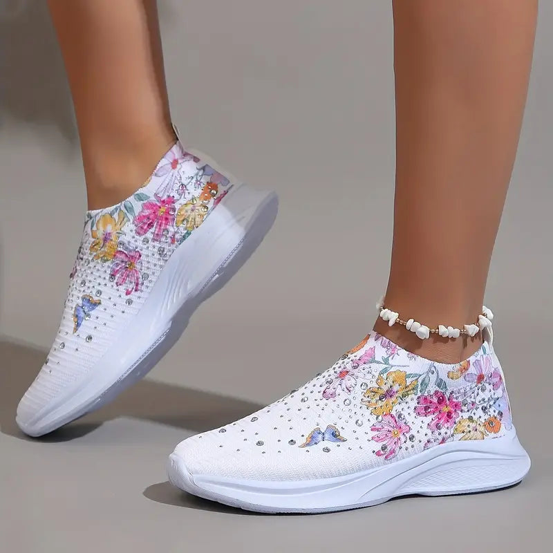 Sapatilhas com decoração de strass, sapatos com estampa floral e borboleta