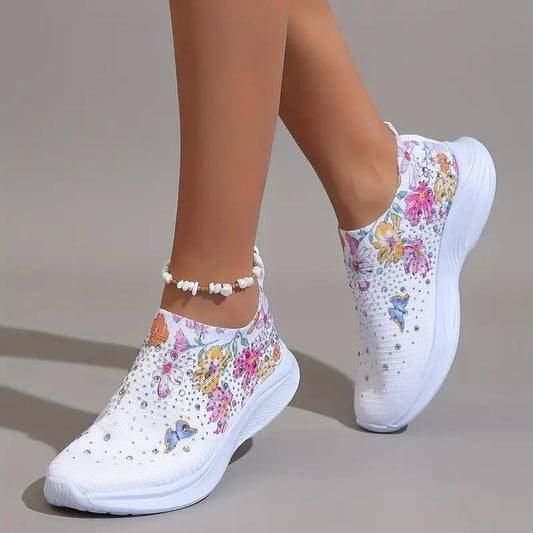 Sapatilhas com decoração de strass, sapatos com estampa floral e borboleta