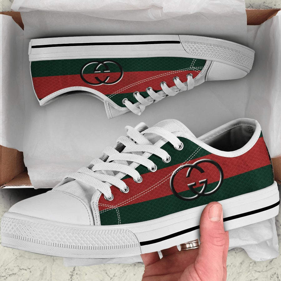 Sapatilhas com desenho de marcas de luxo: GUCCI