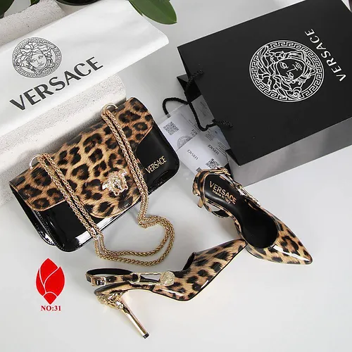 Sapatos e bolsa combinada VERSACE