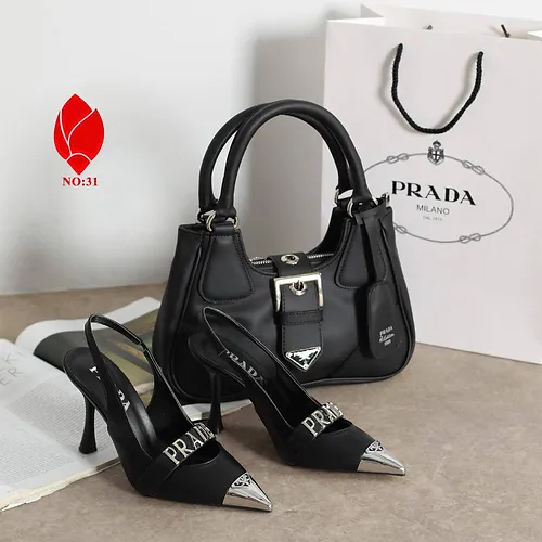 Sapatos e bolsa combinada PRADA