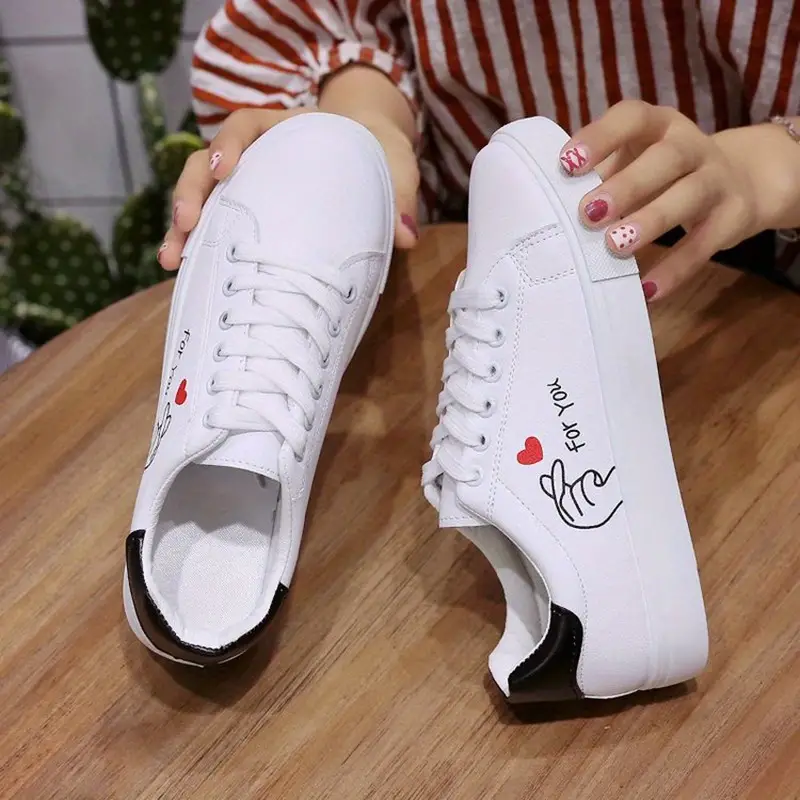 Sapatilhas  femininos com estampa de coração Kawaii, sapatos casuais com cadarços para atividades ao ar livre