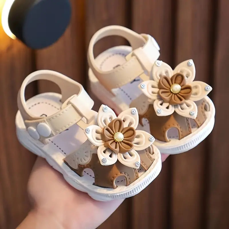 Sandálias antiderrapantes para meninas, sapatos de praia com decoração floral