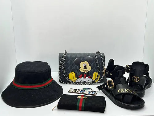 Sandálias, bolsa, carteira e chapeu combinados GUCCI