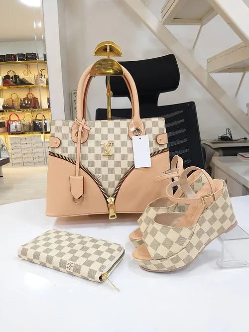 Sandalias e bolsa combinada LOUS VUITTON