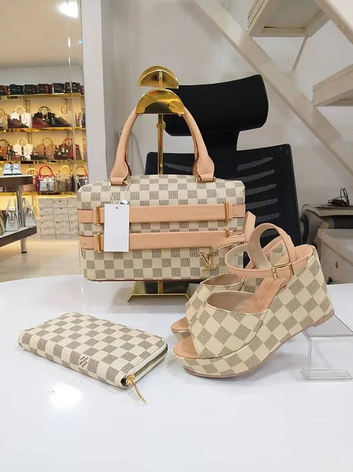 Sandalias e bolsa combinada LOUS VUITTON