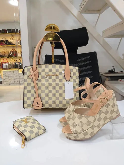 Sandalias e bolsa combinada LOUS VUITTON