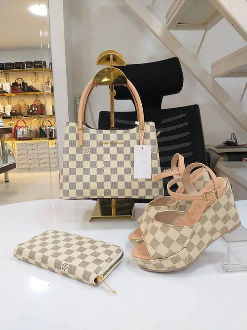 Sandalias e bolsa combinada LOUS VUITTON