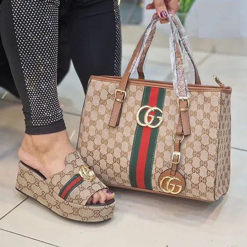 Chinelo e bolsa combinada GUCCI