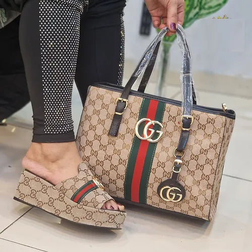 Chinelo e bolsa combinada GUCCI