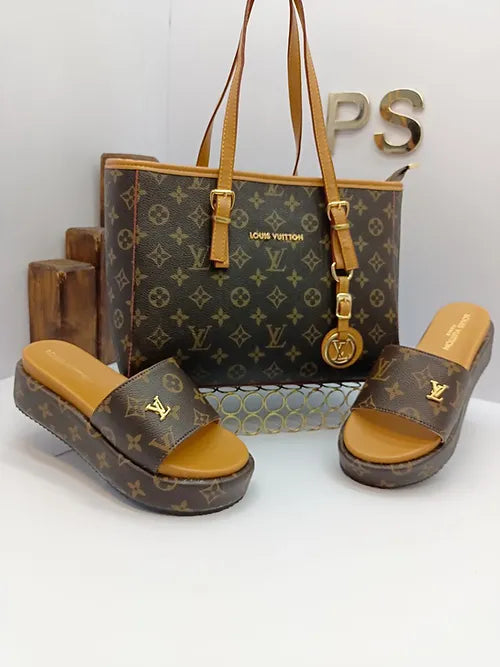 Chinelo e bolsa combinada LOUIS VUITTON