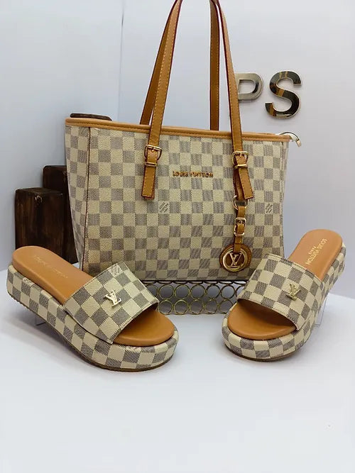 Chinelo e bolsa combinada LOUIS VUITTON