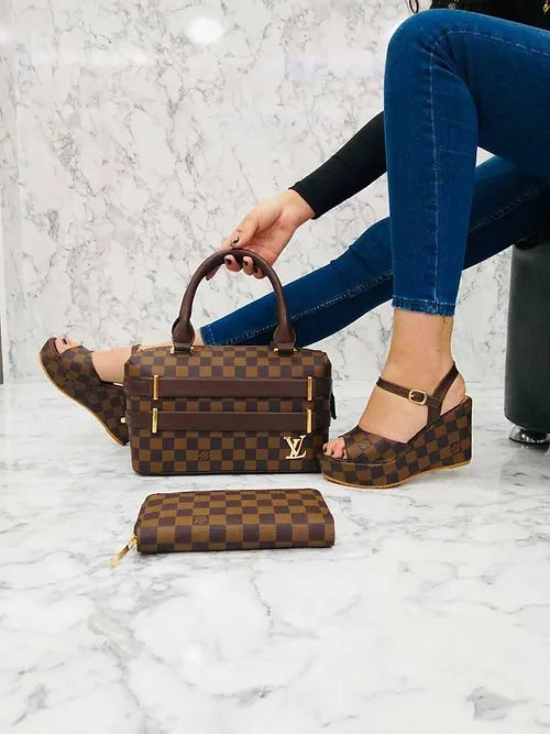 Chinelo e bolsa combinada LOUIS VUITTON