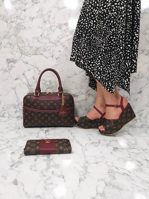 Chinelo e bolsa combinada LOUIS VUITTON