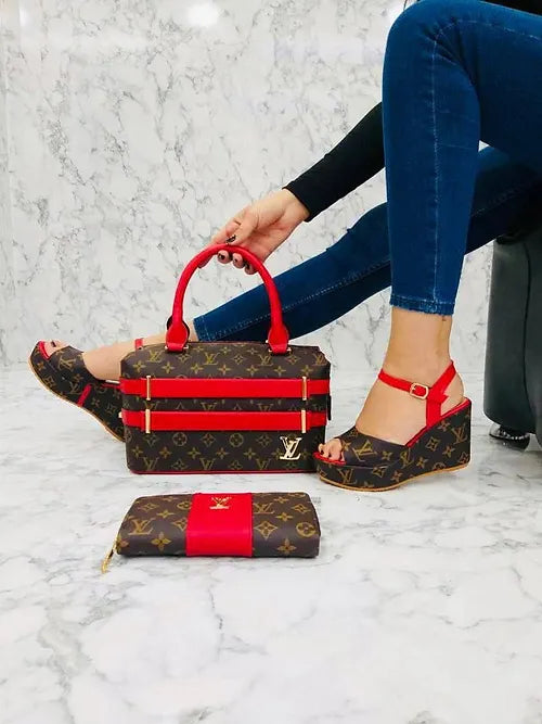 Sandálias e bolsa combinada LOUIS VUITTON