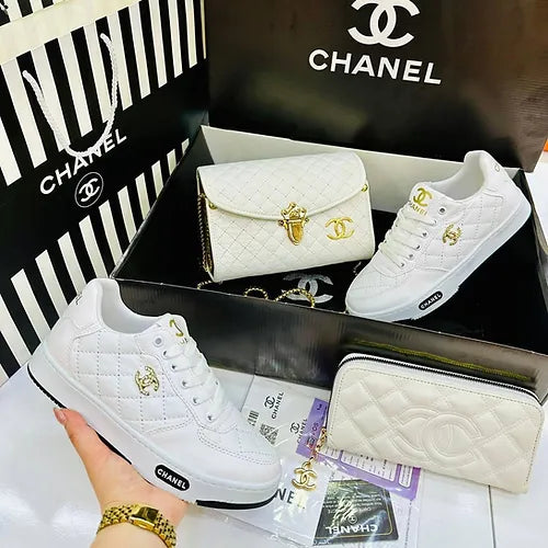 Sapatilhas e bolsa combinada CHANEL