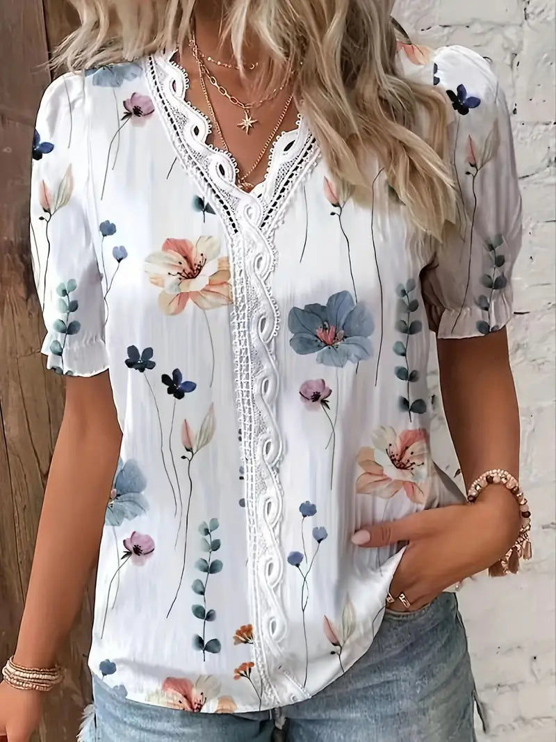 Blusa com estampa floral com decote em V e renda