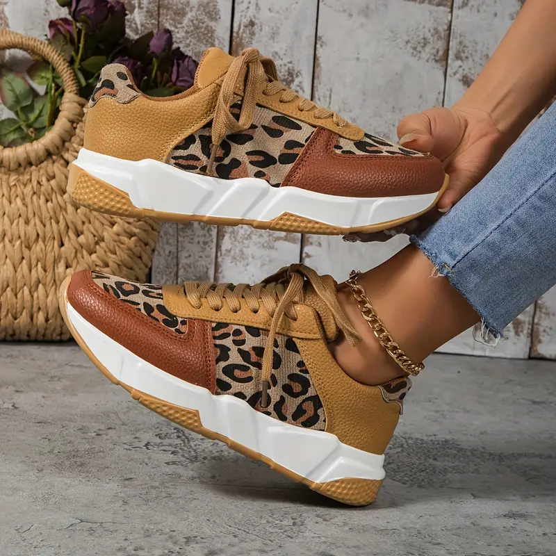 Sapatilhas feminino com estampa de leopardo, sapatos confortáveis de cor sólida com cadarço e cano baixo