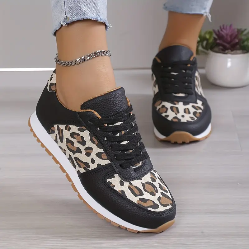 Sapatilhas feminino com estampa de leopardo, sapatos confortáveis de cor sólida com cadarço e cano baixo