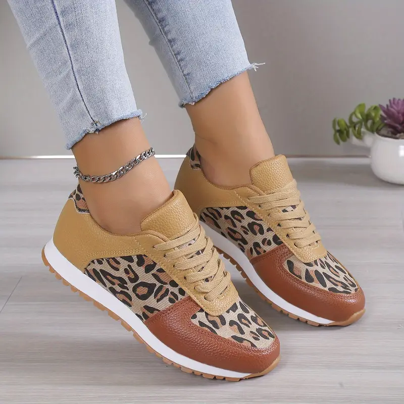 Sapatilhas feminino com estampa de leopardo, sapatos confortáveis de cor sólida com cadarço e cano baixo