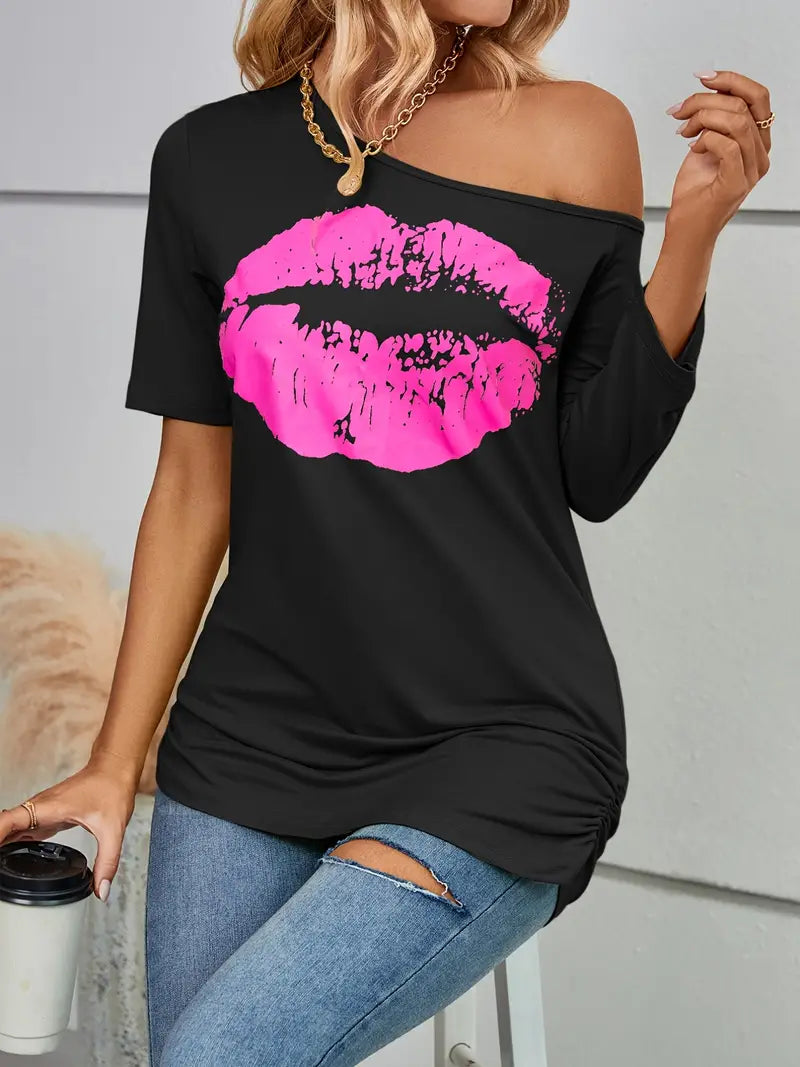 Camiseta feminina moderna com mangas assimétricas