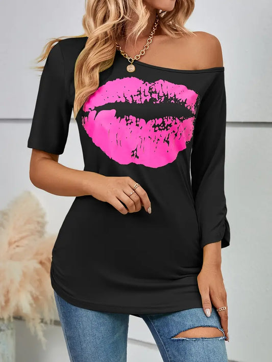 Camiseta feminina moderna com mangas assimétricas