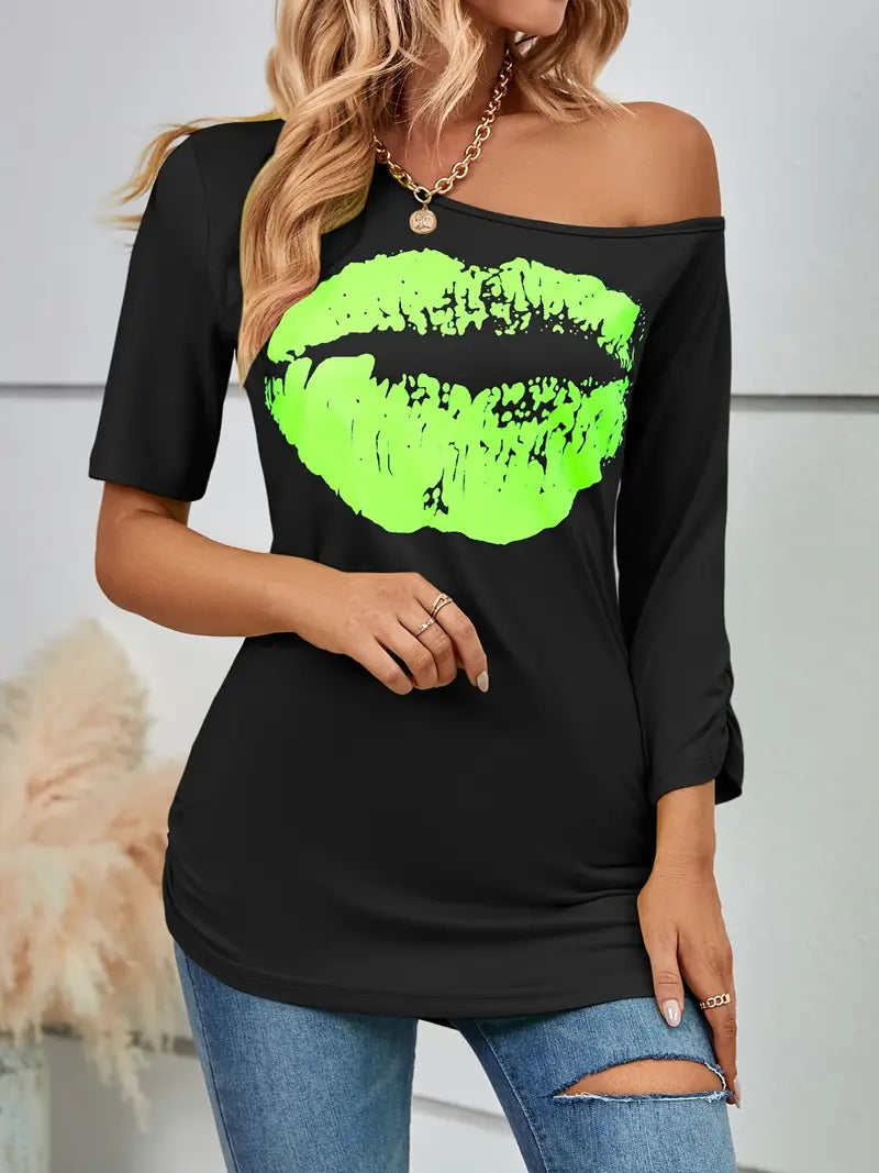 Camiseta feminina moderna com mangas assimétricas