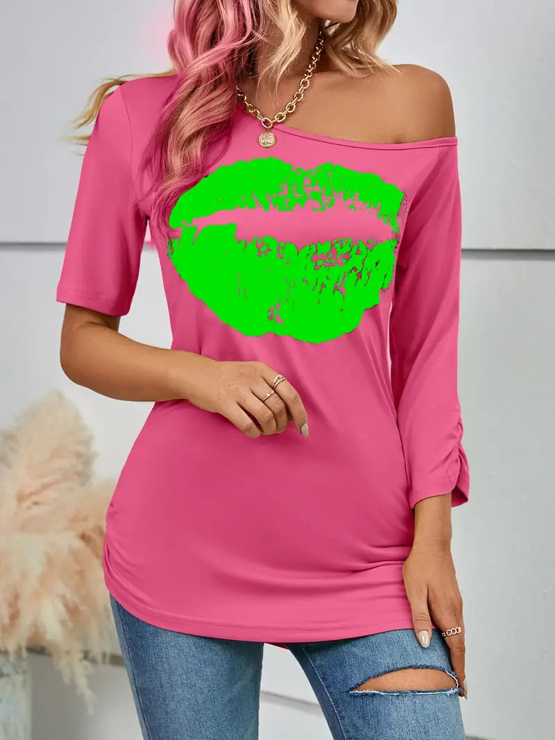 Camiseta feminina moderna com mangas assimétricas